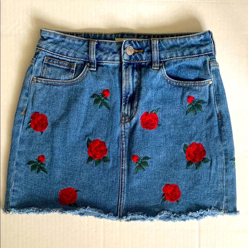 PACSUN Denim Mini Skirt Size 24 Red Rose Embroidery 100% Cotton Fringe / Raw Hem